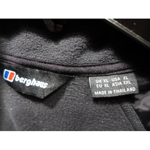 3165 - Men's Black 2-in-1 Berghaus Coat with Fleece - Size: XL *This lot is subject to VAT