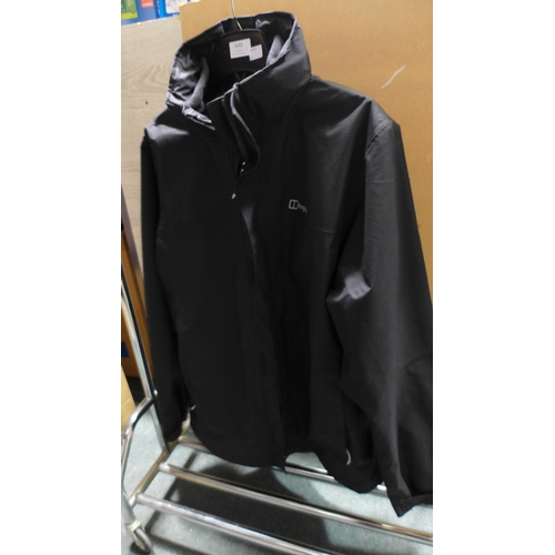 3165 - Men's Black 2-in-1 Berghaus Coat with Fleece - Size: XL *This lot is subject to VAT