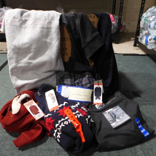 3167 - Assorted Men's clothing - mainly jumpers - mixed sizes *This lot is subject to VAT