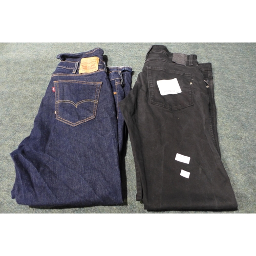 3174 - Two pairs of Men's jeans - Replay and Levi - both size: 38