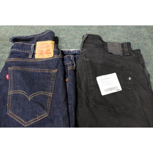 3174 - Two pairs of Men's jeans - Replay and Levi - both size: 38