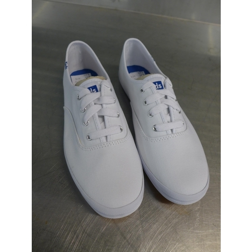 2421 - A pair of Keds Champion white women's size 6 lace up trainers - in box