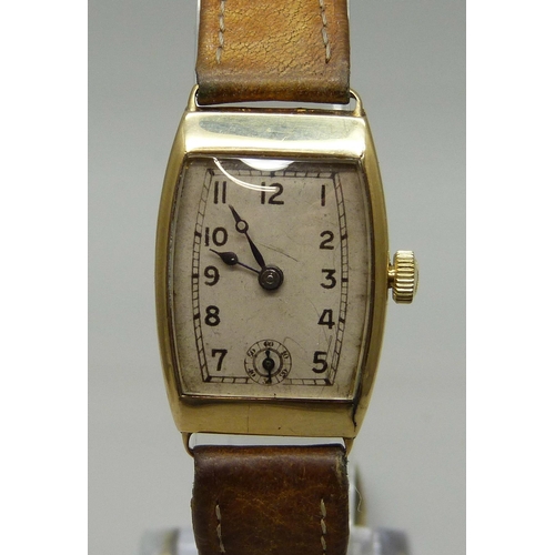 1005 - A 9ct gold tonneau cased Art Deco wristwatch with leather strap, 21mm case