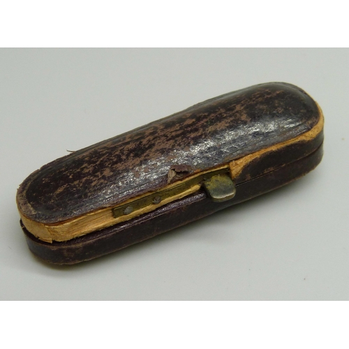 1010 - A cheroot holder with a 9ct gold mount, cased, case a/f