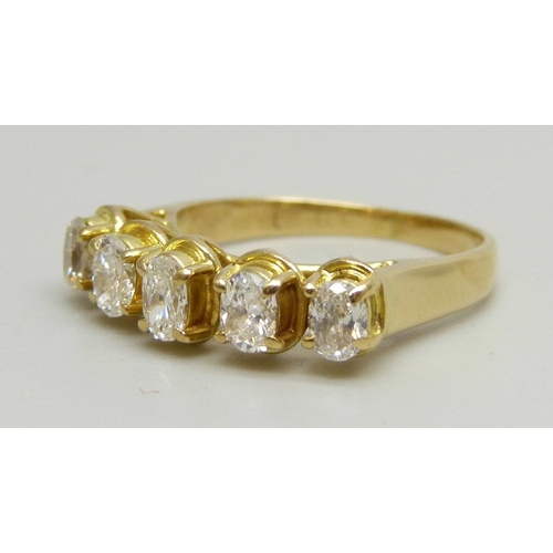 1022 - An 18ct yellow gold ring set with five oval brilliant cut diamonds, G clarity, 3g, I