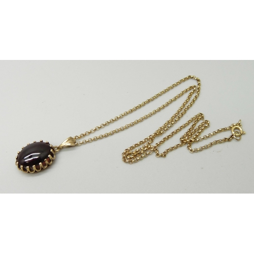 1043 - A 9ct yellow gold pendant set with a cabochon cut garnet, on a 9ct gold fine round belcher link chai... 