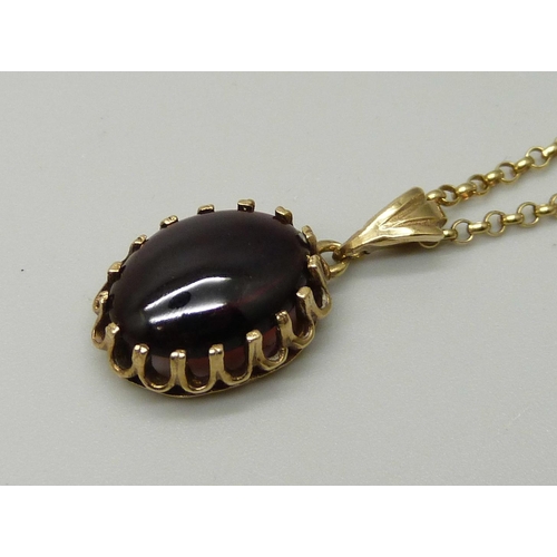 1043 - A 9ct yellow gold pendant set with a cabochon cut garnet, on a 9ct gold fine round belcher link chai... 