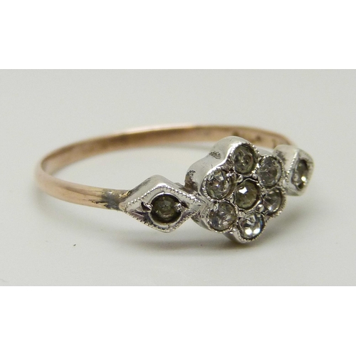 1057 - A 9ct gold and silver vintage paste cluster ring, P