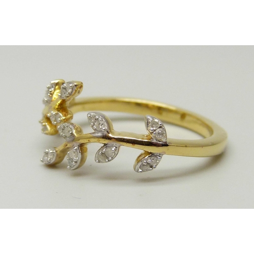 1058 - A silver gilt and 28 diamond ring, N