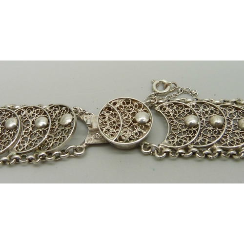 1062 - An 835 silver necklace with French control marks, 67g