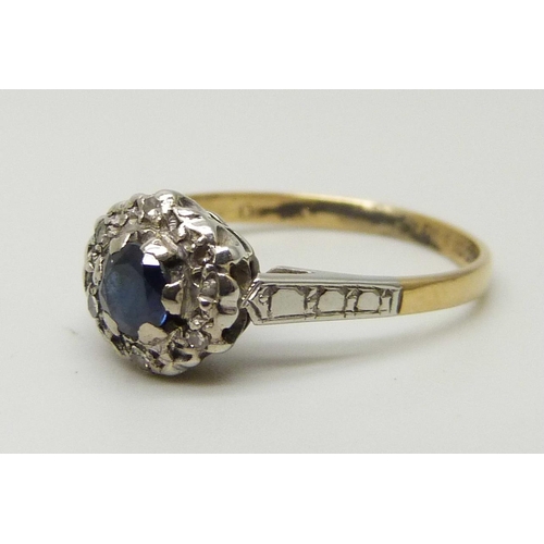 1066 - An 18ct gold, sapphire and diamond cluster ring, 2.5g, M