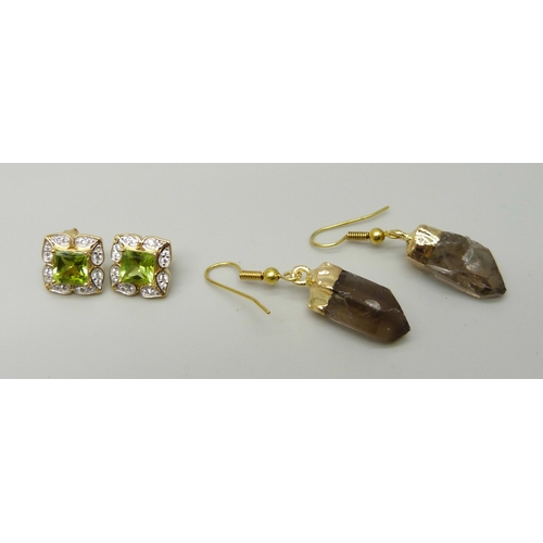 1071 - A pair of green stone earrings and one other pair of stone set earrings, stones chipped