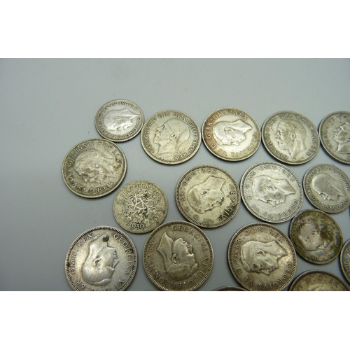 1089 - Coins; fifteen silver shillings 1928 to 1946, and fifteen silver sixpences, pre 1946, 124.9g