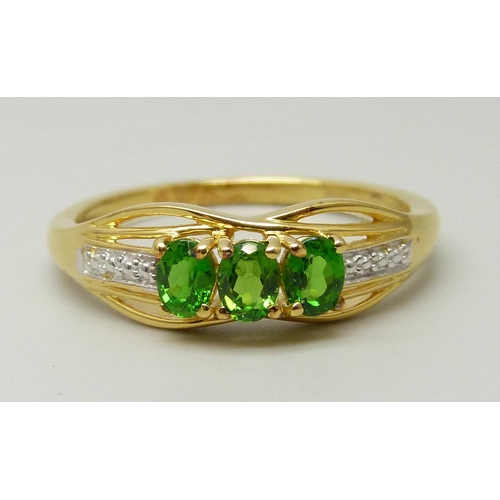 1107 - A silver gilt and green stone ring, R