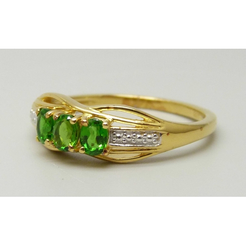 1107 - A silver gilt and green stone ring, R