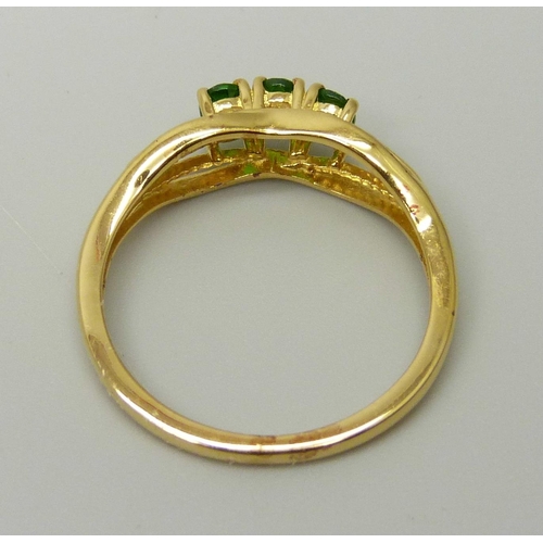 1107 - A silver gilt and green stone ring, R