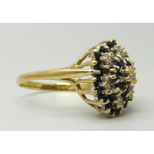 1110 - An 18ct gold, sapphire and diamond cluster ring, 6g, S/T