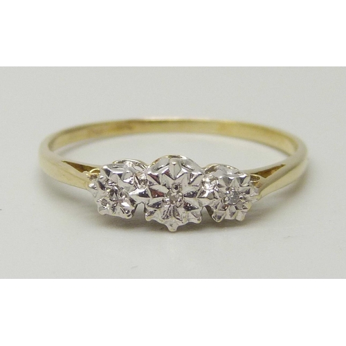 1114 - A 9ct gold and diamond illusion set ring, 1g, O