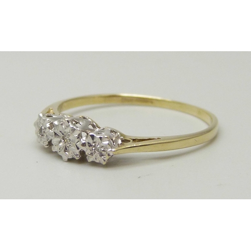 1114 - A 9ct gold and diamond illusion set ring, 1g, O