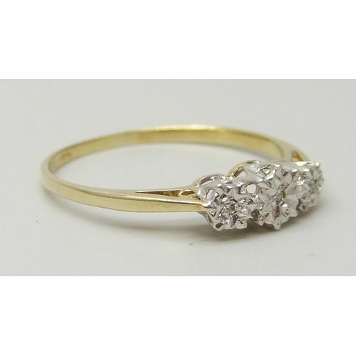 1114 - A 9ct gold and diamond illusion set ring, 1g, O