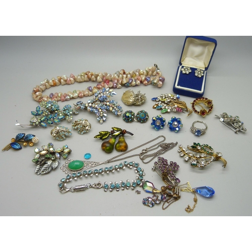 1170 - A collection of paste set jewellery and a shell necklace