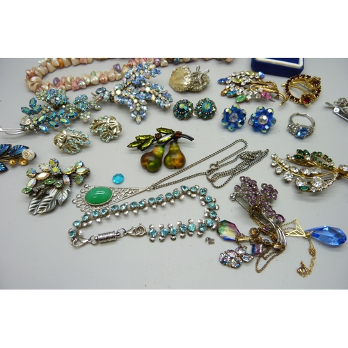 1170 - A collection of paste set jewellery and a shell necklace