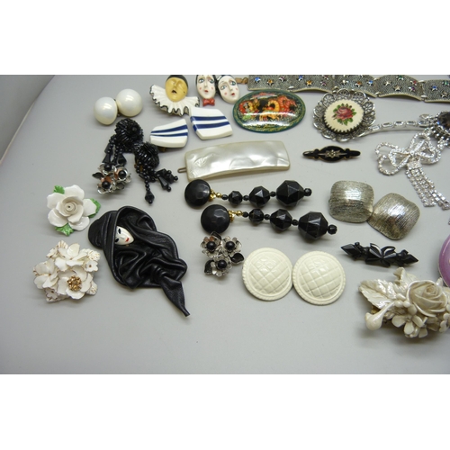 1171 - A collection of vintage brooches, earrings, etc., (large flower brooch lacking pin)