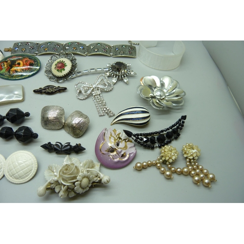 1171 - A collection of vintage brooches, earrings, etc., (large flower brooch lacking pin)