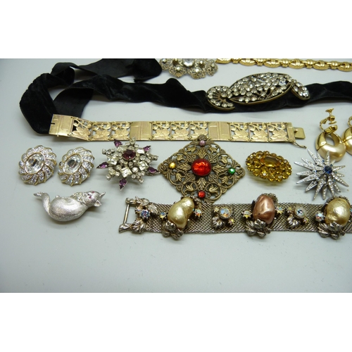 1172 - A collection of vintage brooches, bracelets and bangles, etc.