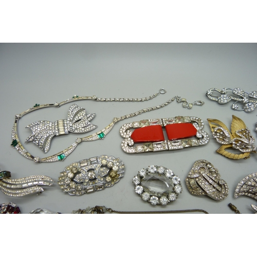 1173 - A collection of paste set jewellery