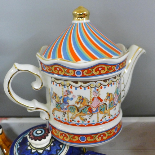 1179 - A box of novelty and decorative teapots **PLEASE NOTE THIS LOT IS NOT ELIGIBLE FOR IN-HOUSE POSTING ... 