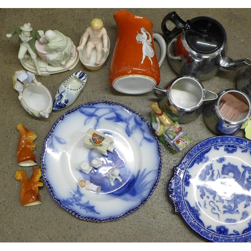 1195 - A collection of mixed china including Carlton Ware, Delft, crested ware and a Swan Chromalin four pi... 