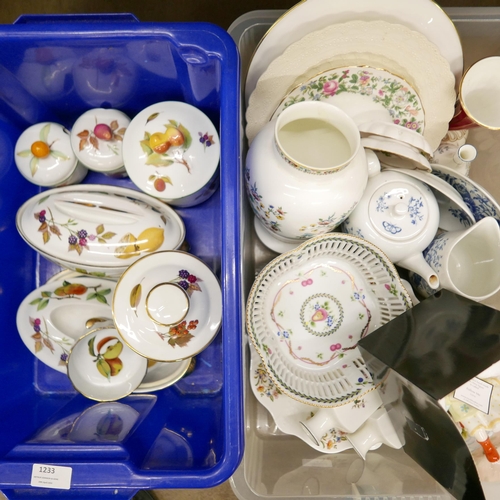 1233 - Royal Worcester Evesham, Wedgwood, Doulton, etc. **PLEASE NOTE THIS LOT IS NOT ELIGIBLE FOR IN-HOUSE... 