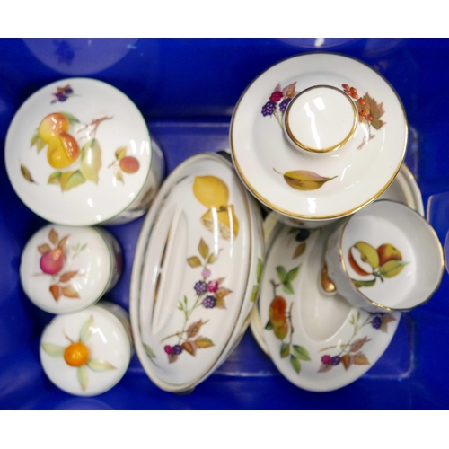 1233 - Royal Worcester Evesham, Wedgwood, Doulton, etc. **PLEASE NOTE THIS LOT IS NOT ELIGIBLE FOR IN-HOUSE... 