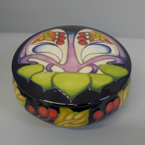 661 - A Moorcroft Knox lidded pot, trial piece, dated 17.9.18