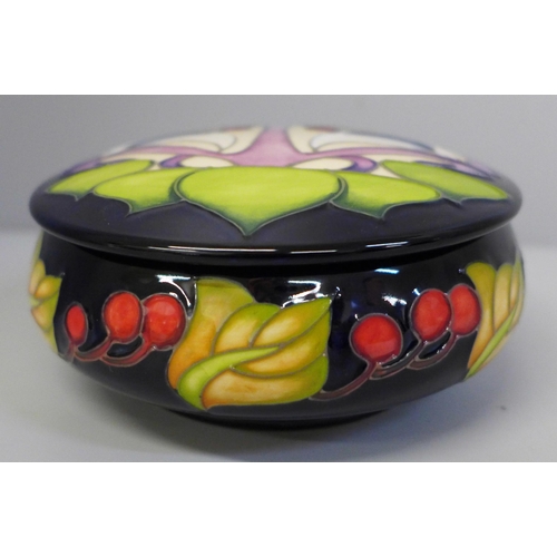 661 - A Moorcroft Knox lidded pot, trial piece, dated 17.9.18