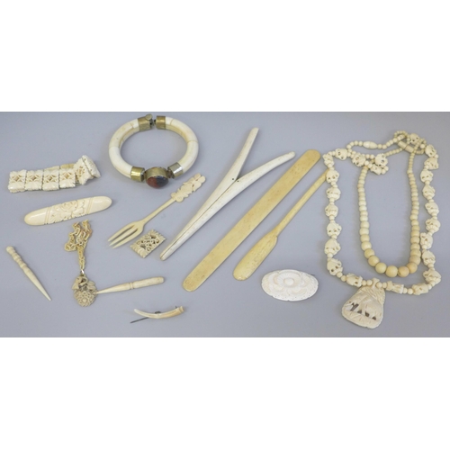 669 - A collection of bone and faux ivory jewellery