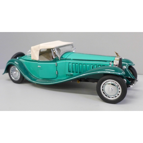 692 - A Franklin Mint model 1929 Bugatti Type 41 Royale Roadster