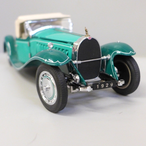 692 - A Franklin Mint model 1929 Bugatti Type 41 Royale Roadster