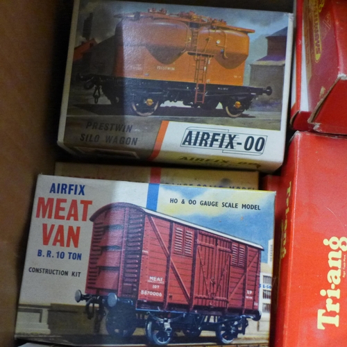 724 - Airfix, Tri-ang and Hornby OO gauge wagons, station set, Rosebud Kitmaster, etc.