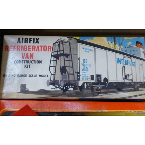 724 - Airfix, Tri-ang and Hornby OO gauge wagons, station set, Rosebud Kitmaster, etc.