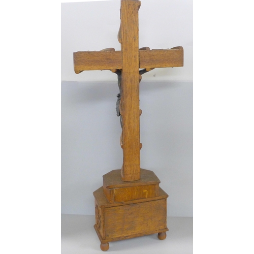 812 - A large oak and gilt spelter altar crucifix, 66cm