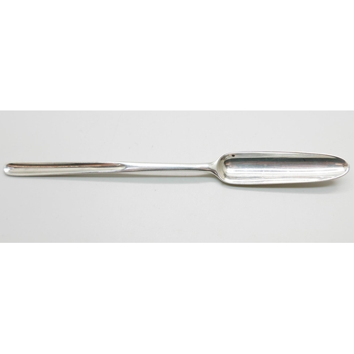 889 - A George III silver marrow scoop, London 1801, 48g