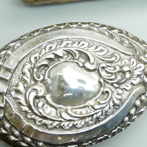 923 - A four piece silver dressing table set, Birmingham 1906, a mirror, hand brush , hair brush and cloth... 