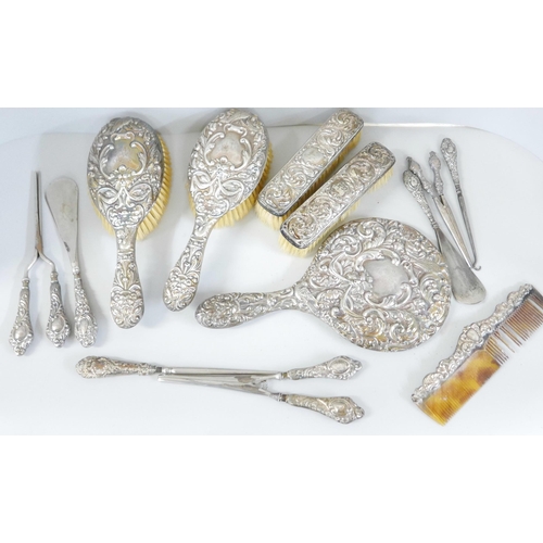 956 - A silver dressing table set with embossed decoration, Birmingham 1900, 13 pieces