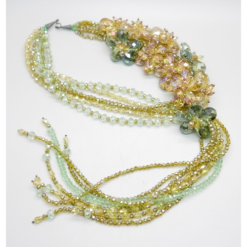 958 - A large crystal statement necklace