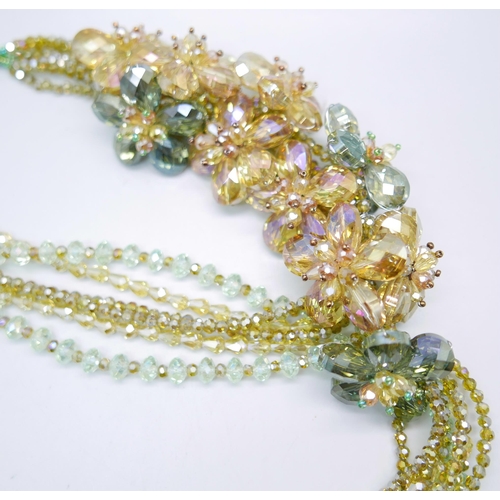 958 - A large crystal statement necklace