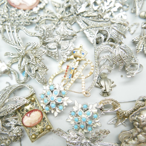 964 - A collection of paste set jewellery, a silver and marcasite brooch, an Art Nouveau style lady in the... 