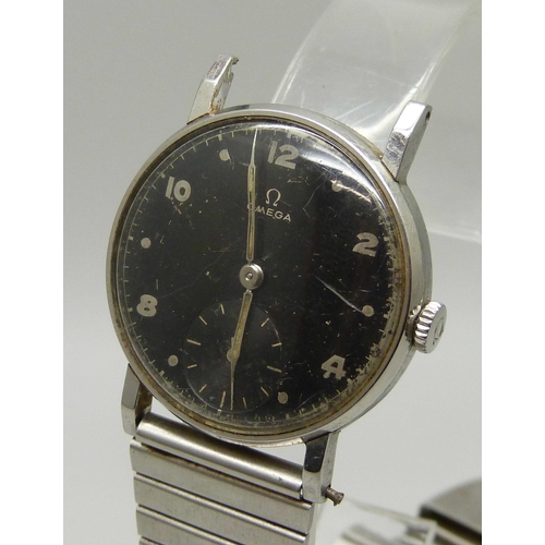 996 - A gentleman's black faced Omega wristwatch with subsidiary second hand, 31mm case