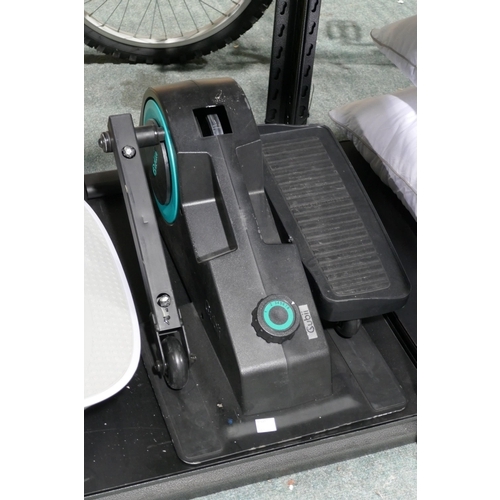 3232 - Maxhealth Fitness Board with remote and a Cubii Seated Elliptical Trainer - Damaged (317-661,681) *T... 